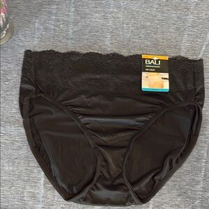 NWT Bali Hi-Cut Women’s Size L/7 Underwear